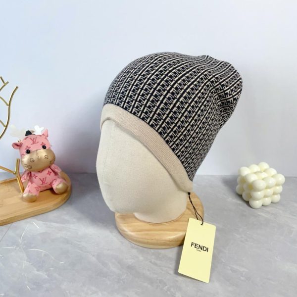 replica,repliche,fake,1:1,earrings,bracelet,ring,jewelry L’ultimo cappello in maglia di lana di Fendi, unisex