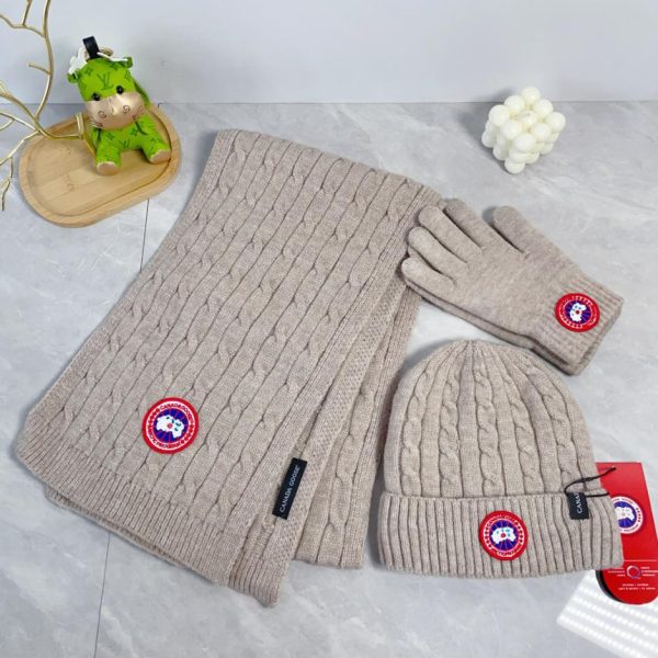 replica,repliche,fake,1:1,earrings,bracelet,ring,jewelry CANADA GOOSE [Sciarpa, cappello e guanti con palline di pelo] Set da tre pezzi