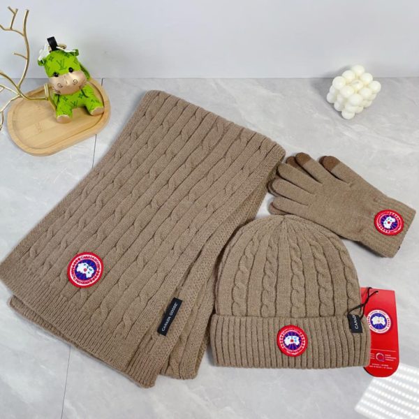 replica,repliche,fake,1:1,earrings,bracelet,ring,jewelry CANADA GOOSE [Sciarpa, cappello e guanti con palline di pelo] Set da tre pezzi