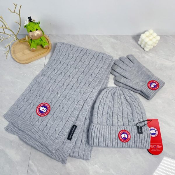 replica,repliche,fake,1:1,earrings,bracelet,ring,jewelry CANADA GOOSE [Sciarpa, cappello e guanti con palline di pelo] Set da tre pezzi