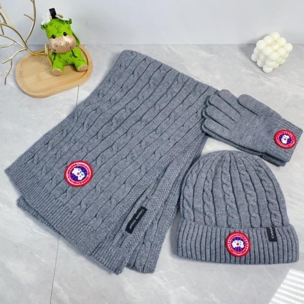 replica,repliche,fake,1:1,earrings,bracelet,ring,jewelry CANADA GOOSE [Sciarpa, cappello e guanti con palline di pelo] Set da tre pezzi