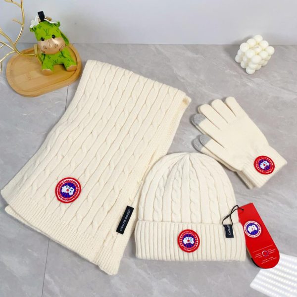 replica,repliche,fake,1:1,earrings,bracelet,ring,jewelry CANADA GOOSE [Sciarpa, cappello e guanti con palline di pelo] Set da tre pezzi