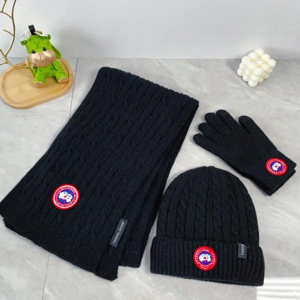replica,repliche,fake,1:1,earrings,bracelet,ring,jewelry CANADA GOOSE [Sciarpa, cappello e guanti con palline di pelo] Set da tre pezzi