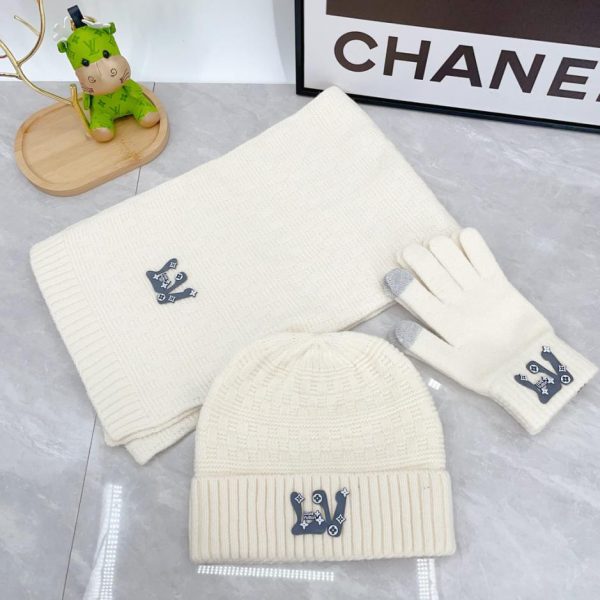 replica,repliche,fake,1:1,earrings,bracelet,ring,jewelry Set tre pezzi con sciarpa, cappello e guanti Louis Vuitton