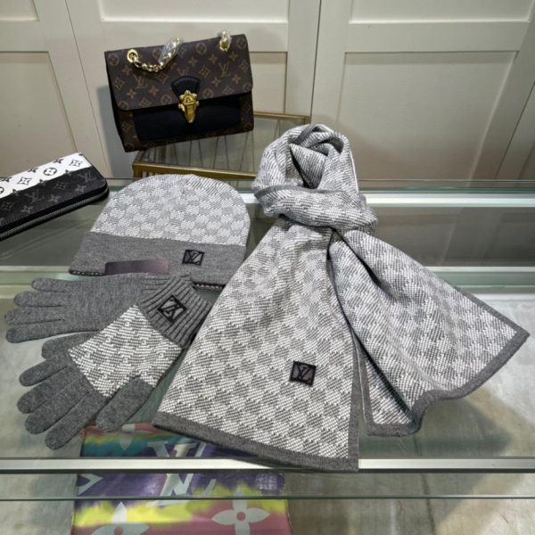 replica,repliche,fake,1:1,earrings,bracelet,ring,jewelry Louis Vuitton [Completo tre pezzi abito in lana, cappello, sciarpa e guanti]