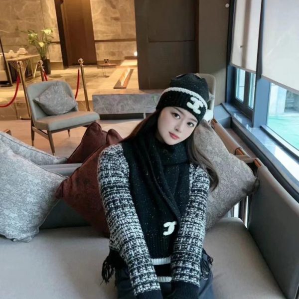 replica,repliche,fake,1:1,earrings,bracelet,ring,jewelry Nuovo set cappello e sciarpa Chanel
