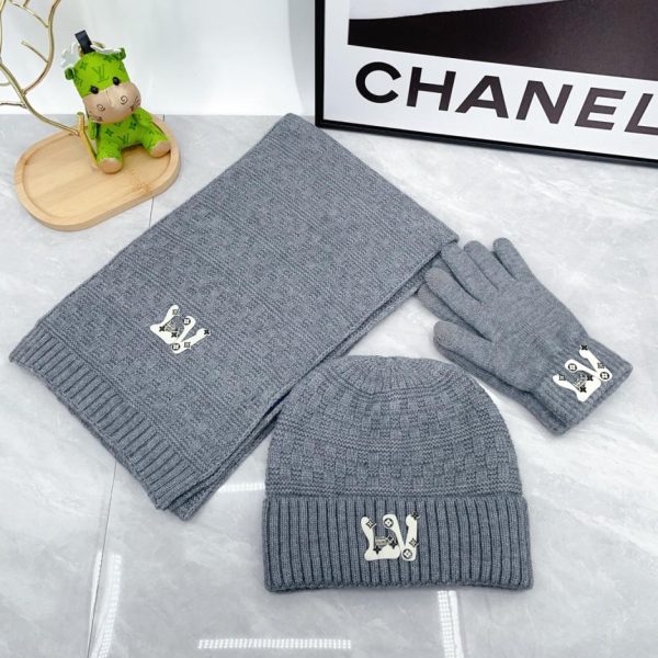 replica,repliche,fake,1:1,earrings,bracelet,ring,jewelry Set tre pezzi con sciarpa, cappello e guanti Louis Vuitton