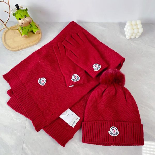 replica,repliche,fake,1:1,earrings,bracelet,ring,jewelry Set tre pezzi MONCLER con sciarpa, cappello e guanti con palla di pelo