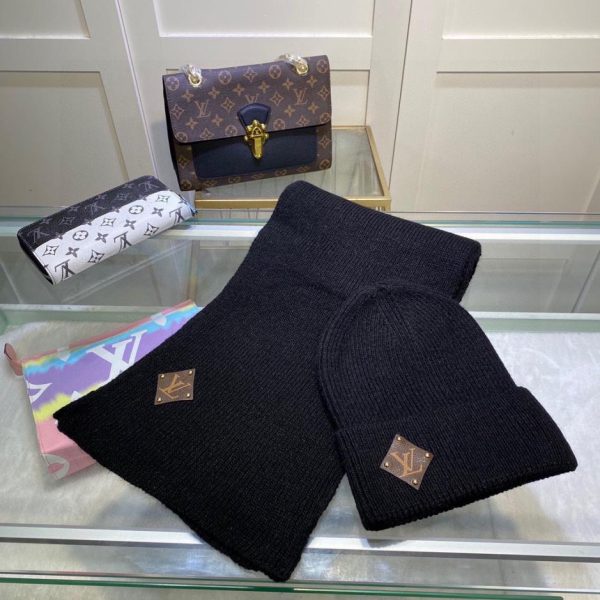 replica,repliche,fake,1:1,earrings,bracelet,ring,jewelry Set classico con cappello e sciarpa Louis Vuitton