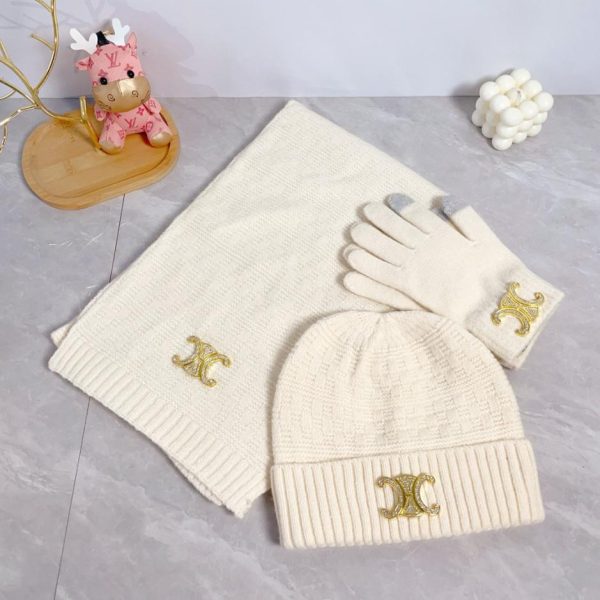 replica,repliche,fake,1:1,earrings,bracelet,ring,jewelry Cappello sciarpa Celine con guanti pom-pom abito a tre pezzi