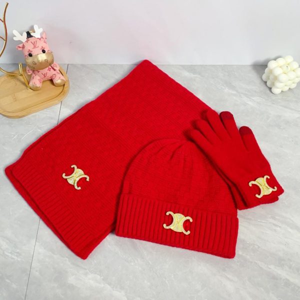 Cappello sciarpa Celine con guanti pom-pom abito a tre pezzi