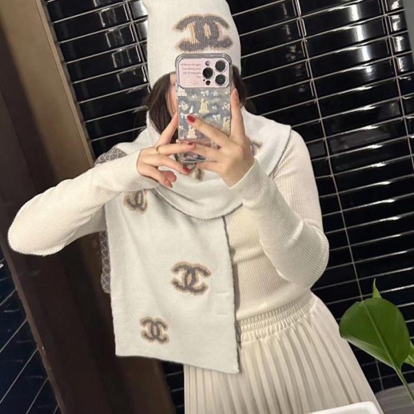 replica,repliche,fake,1:1,earrings,bracelet,ring,jewelry Nuovo set cappello e sciarpa Chanel