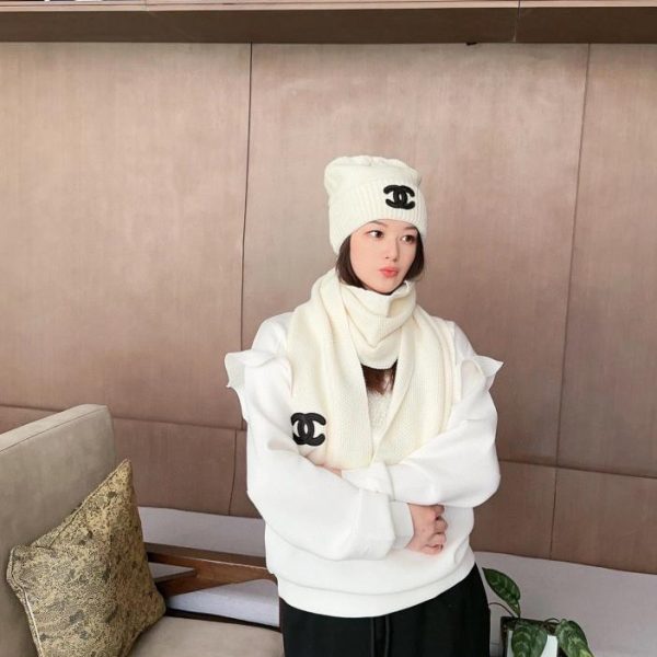 replica,repliche,fake,1:1,earrings,bracelet,ring,jewelry Nuovo set cappello e sciarpa Chanel