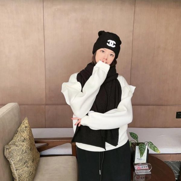 replica,repliche,fake,1:1,earrings,bracelet,ring,jewelry Nuovo set cappello e sciarpa Chanel