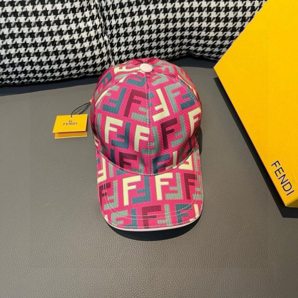 Nuovo berretto da baseball di Fendi