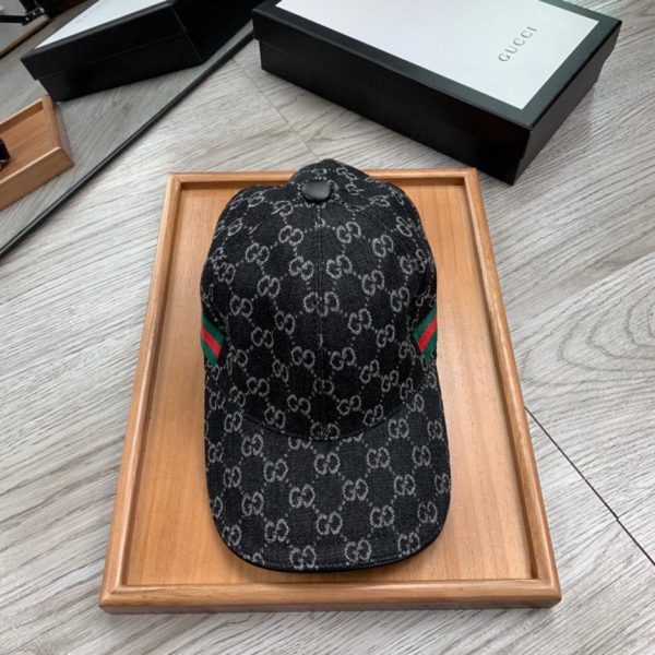 Stile tessitura Gucci: l'ultimo stile di materiale denim