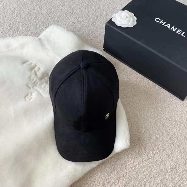 Berretto Chanel in pelle scamosciata