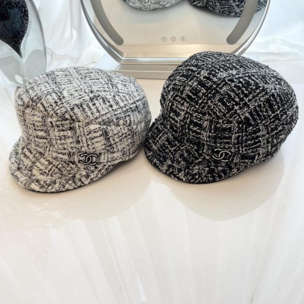 Cappello da strillone Chanel in tessuto di lana nuovo