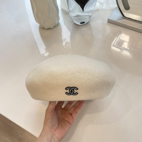Berretto Chanel in lana nuova