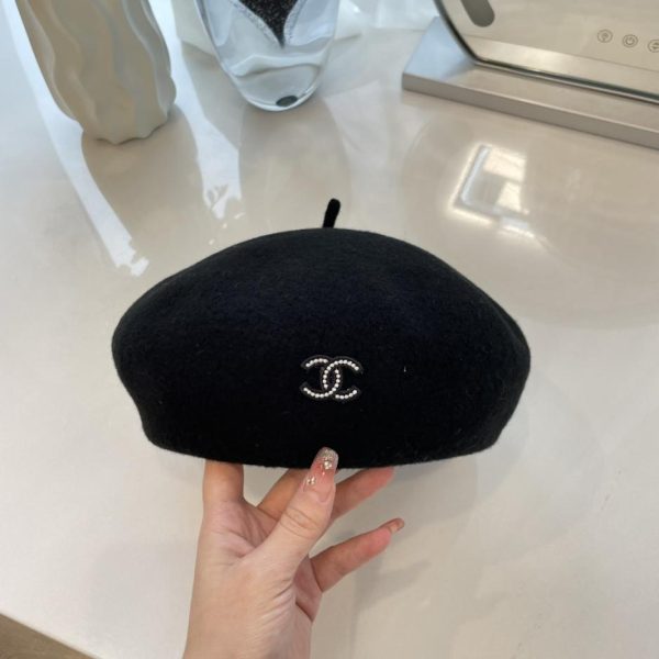 Berretto Chanel in lana nuova