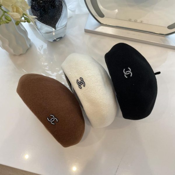 Berretto Chanel in lana nuova