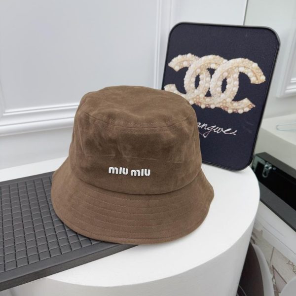 Nuovo cappello da pescatore di MiuMiu