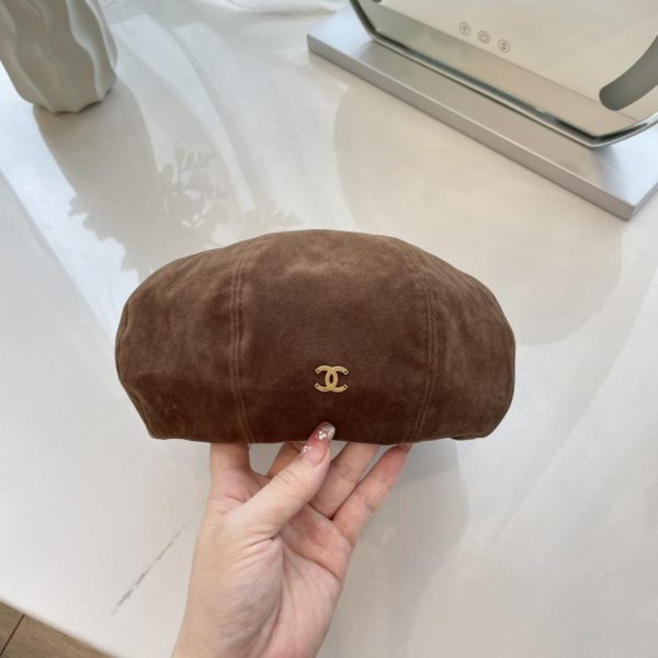 Il nuovo berretto zucca in pelle scamosciata autunnale e invernale di Chanel
