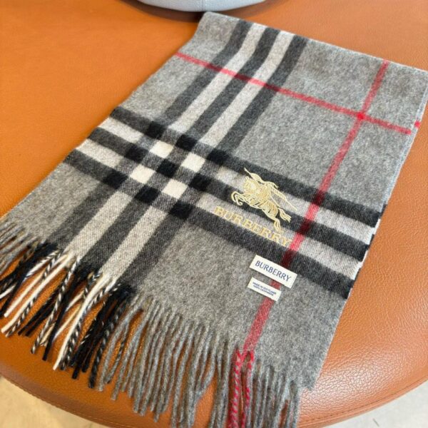 Sciarpa scozzese classica con cavallo da guerra di Burberry