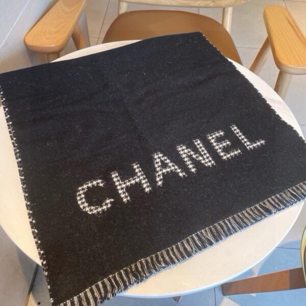 replica,repliche,fake,1:1,earrings,bracelet,ring,jewelry Nuova sciarpa CHANEL in cashmere