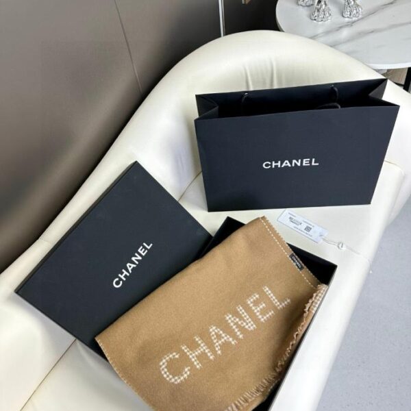 Nuova sciarpa CHANEL in cashmere