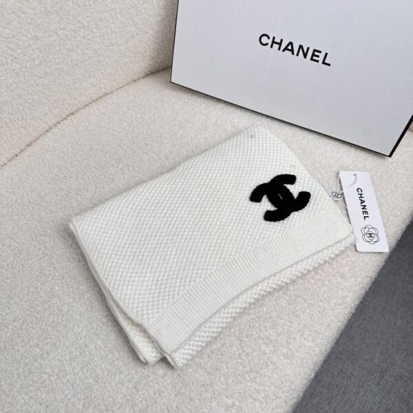 replica,repliche,fake,1:1,earrings,bracelet,ring,jewelry CHANEL contro la nuova sciarpa lunga lavorata a maglia