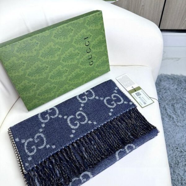 replica,repliche,fake,1:1,earrings,bracelet,ring,jewelry Sciarpa lunga Gucci con frange jacquard double face GG