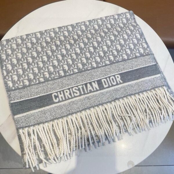 replica,repliche,fake,1:1,earrings,bracelet,ring,jewelry Sciarpa Dior in tessuto cashmere