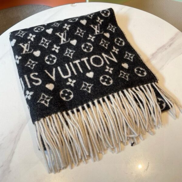 Sciarpa in cashmere in serie limitata con piccolo logo classico Louis Vuitton riempito a cuore