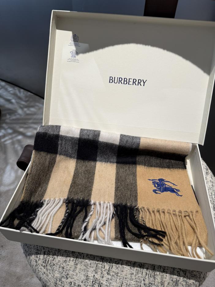 replica,repliche,fake,1:1,earrings,bracelet,ring,jewelry Sciarpe da uomo e da donna Burberry replica,repliche,fake,1:1,earrings,bracelet,ring,jewelry Sciarpe da uomo e da donna Burberry