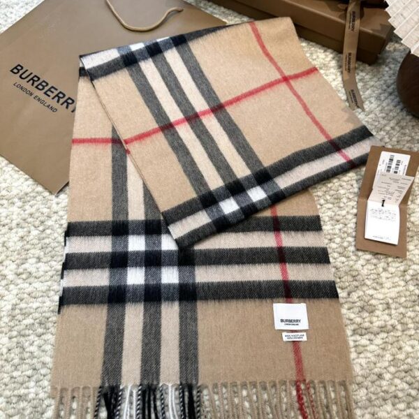 replica,repliche,fake,1:1,earrings,bracelet,ring,jewelry Sciarpa classica scozzese in cashmere di Burberry