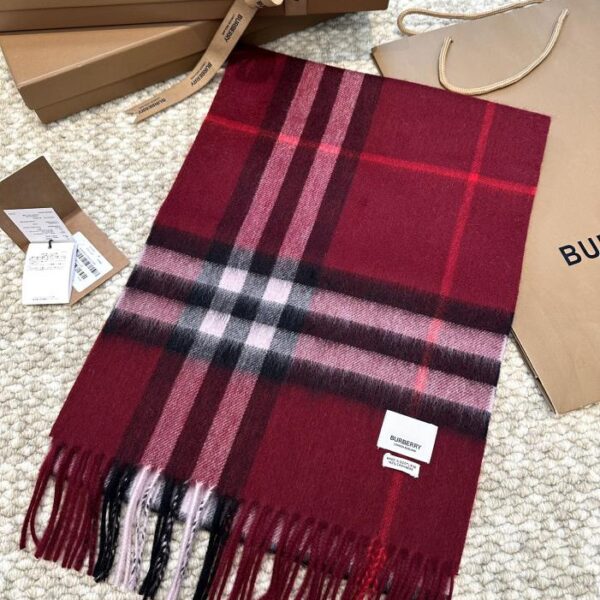 replica,repliche,fake,1:1,earrings,bracelet,ring,jewelry Sciarpa classica scozzese in cashmere di Burberry
