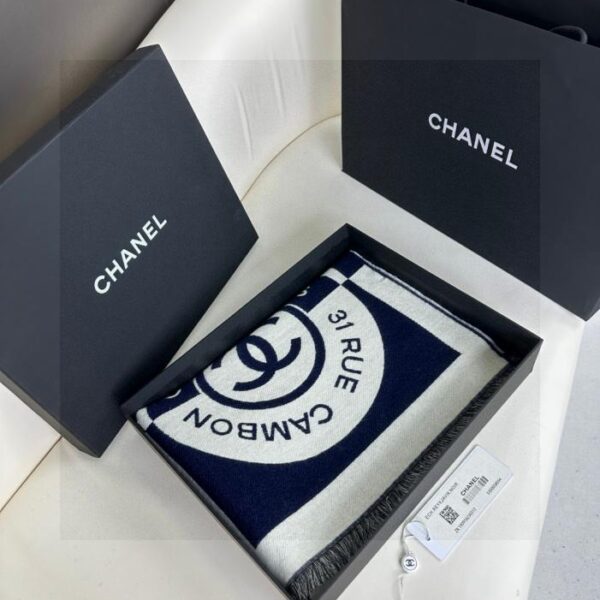 replica,repliche,fake,1:1,earrings,bracelet,ring,jewelry Sciarpa Chanel double face bicolore in tessuto jacquard lana e seta