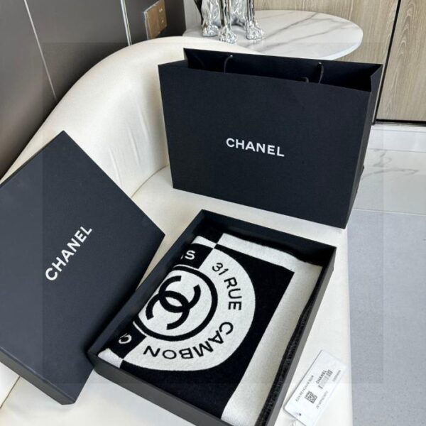 replica,repliche,fake,1:1,earrings,bracelet,ring,jewelry Sciarpa Chanel double face bicolore in tessuto jacquard lana e seta