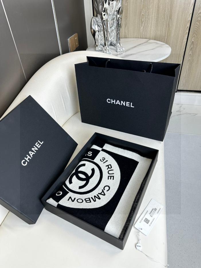 replica,repliche,fake,1:1,earrings,bracelet,ring,jewelry Sciarpa Chanel double face bicolore in tessuto jacquard lana e seta replica,repliche,fake,1:1,earrings,bracelet,ring,jewelry Sciarpa Chanel double face bicolore in tessuto jacquard lana e seta