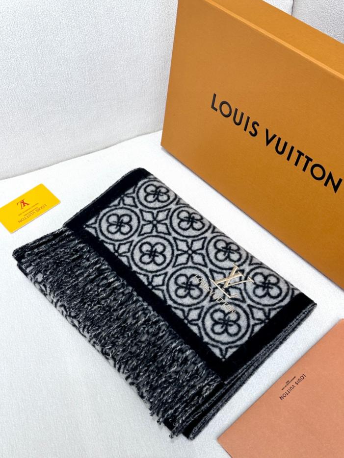 replica,repliche,fake,1:1,earrings,bracelet,ring,jewelry Sciarpa jacquard double face classica LV con quadrifoglio replica,repliche,fake,1:1,earrings,bracelet,ring,jewelry Sciarpa jacquard double face classica LV con quadrifoglio