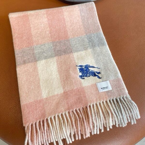 replica,repliche,fake,1:1,earrings,bracelet,ring,jewelry Burberry Sciarpa classica Burberry con cavallo da guerra ricamato