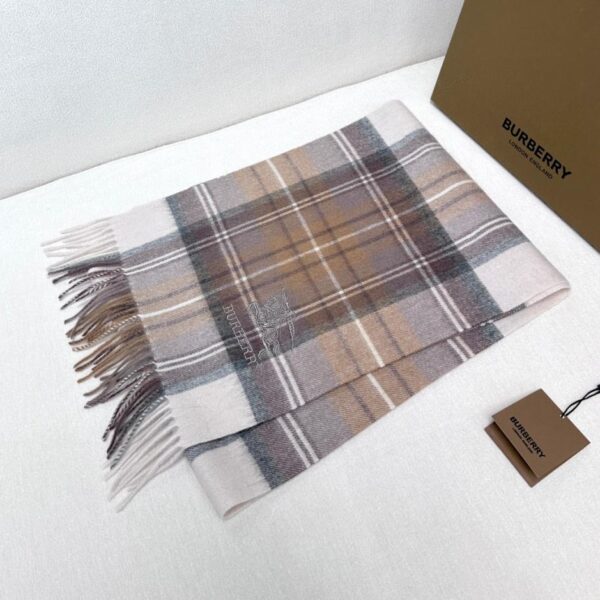replica,repliche,fake,1:1,earrings,bracelet,ring,jewelry Burberry Sciarpa classica Burberry con cavallo da guerra ricamato