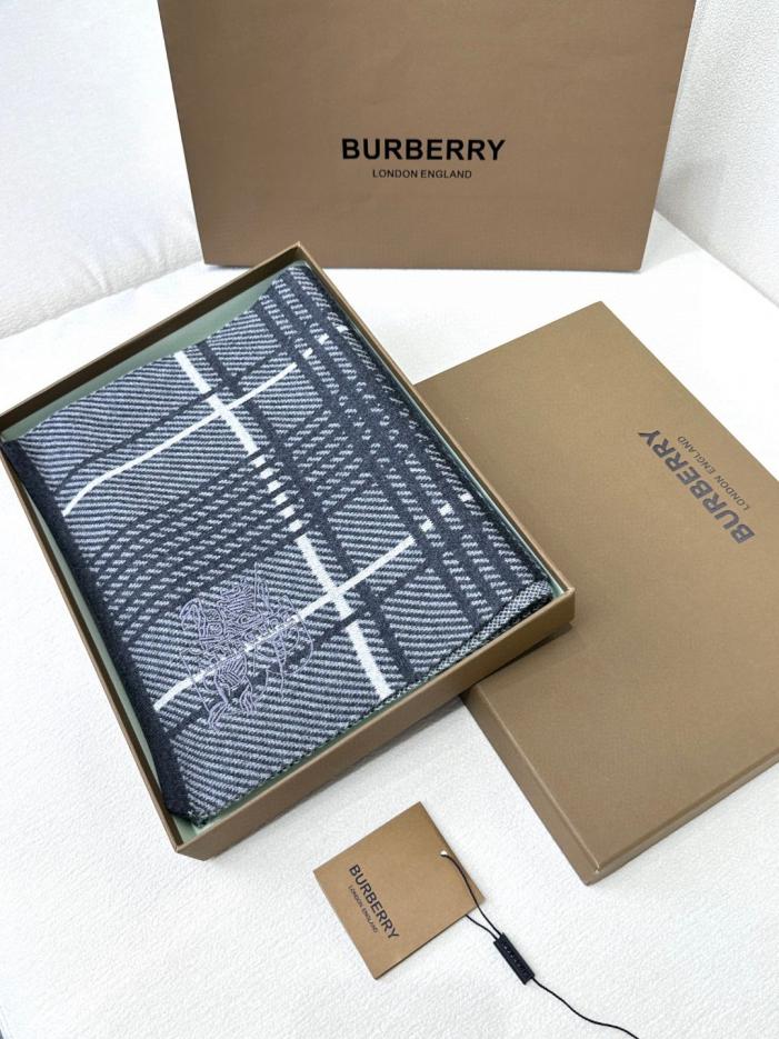 replica,repliche,fake,1:1,earrings,bracelet,ring,jewelry Sciarpa da uomo di fascia alta Burberry replica,repliche,fake,1:1,earrings,bracelet,ring,jewelry Sciarpa da uomo di fascia alta Burberry