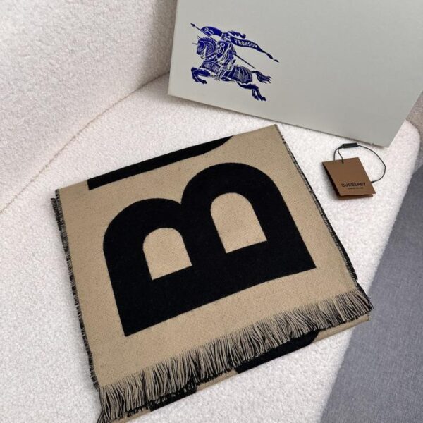 replica,repliche,fake,1:1,earrings,bracelet,ring,jewelry Sciarpa Burberry in cashmere double face con stampa grande