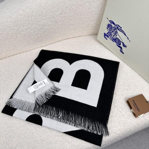 replica,repliche,fake,1:1,earrings,bracelet,ring,jewelry Sciarpa Burberry in cashmere double face con stampa grande