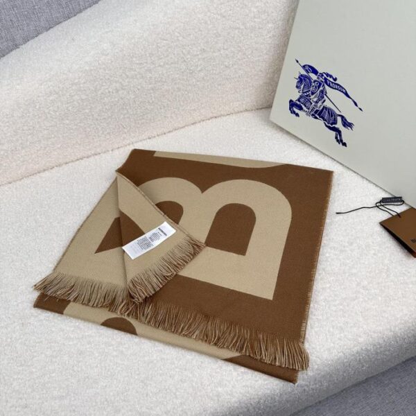 replica,repliche,fake,1:1,earrings,bracelet,ring,jewelry Sciarpa Burberry in cashmere double face con stampa grande