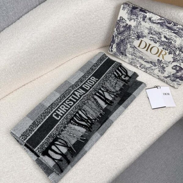 replica,repliche,fake,1:1,earrings,bracelet,ring,jewelry Sciarpa in lana cashmere con stampa Dior