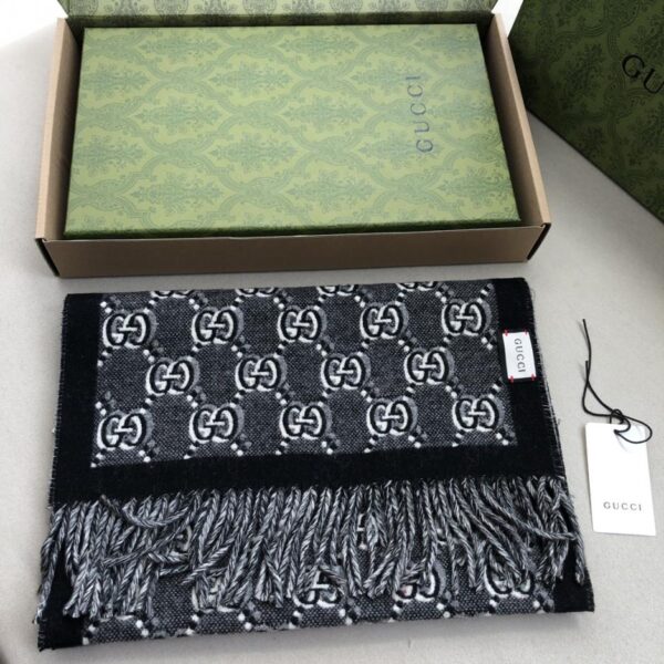 replica,repliche,fake,1:1,earrings,bracelet,ring,jewelry Sciarpa GUCCI in lana jacquard GG