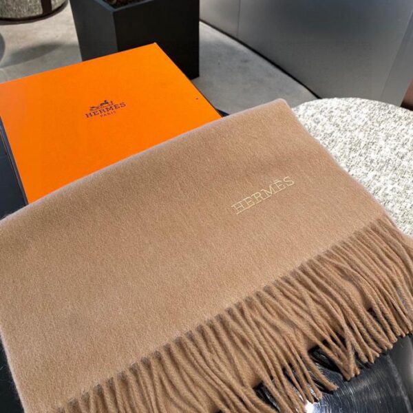 replica,repliche,fake,1:1,earrings,bracelet,ring,jewelry HERMES Hermès 2024 Paris Fashion Show Business Scialle reversibile universale in cashmere per uomo e donna